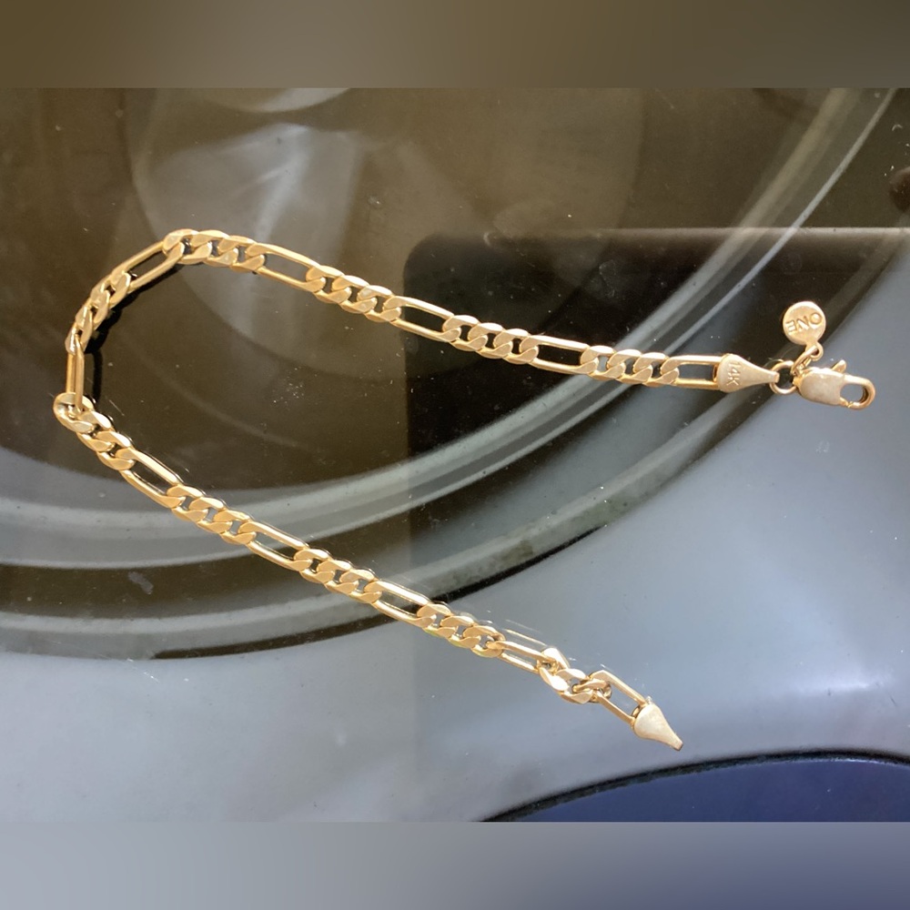 Like new 14K Gold Figaro Bracelet